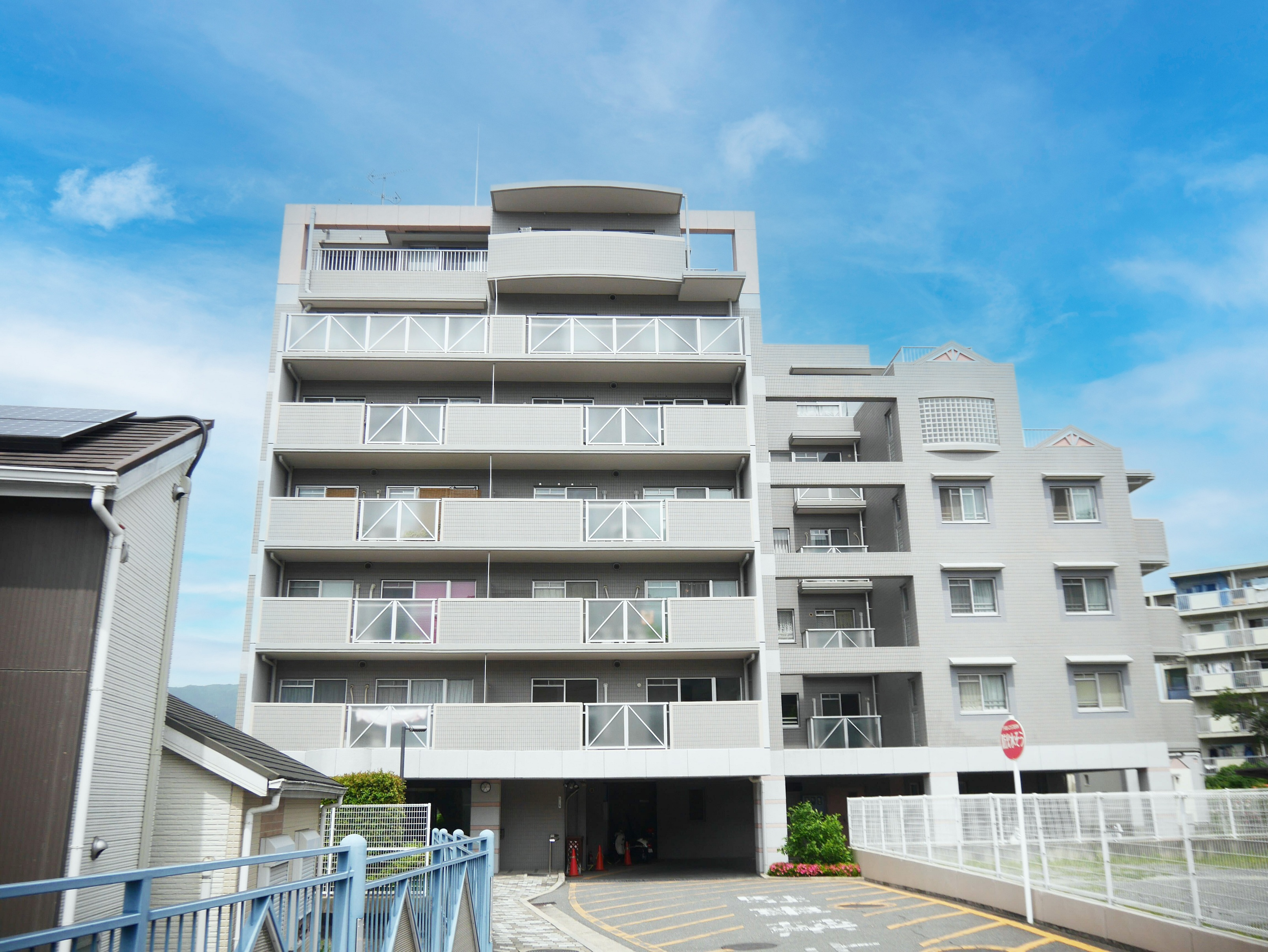 【番外編】上質な大人の趣味空間に！吹抜けのある変形間取りマンション―ローズヴィラ長岡京　5階―の画像
