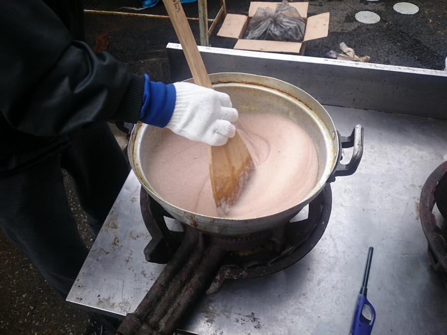 三島市長伏公民館でこんにゃく・みそ造りを体験しました。