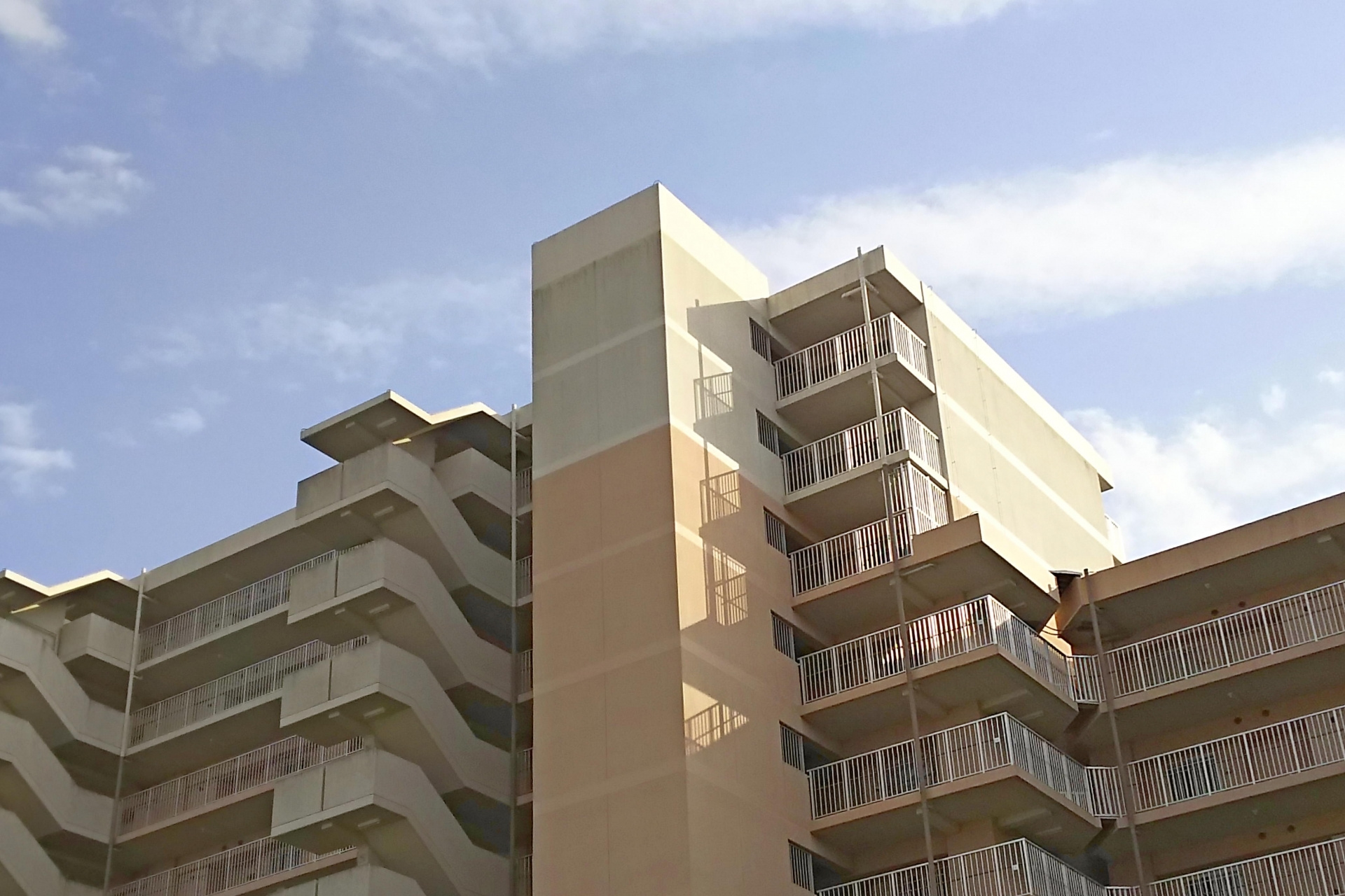 マンション売却相場の調べ方はご存知ですか  マンション売却相場のポイントをご紹介の画像