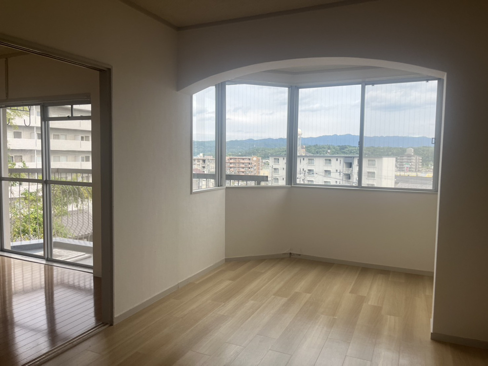 レトロ×モダン。天井のカーブがポイントの画像