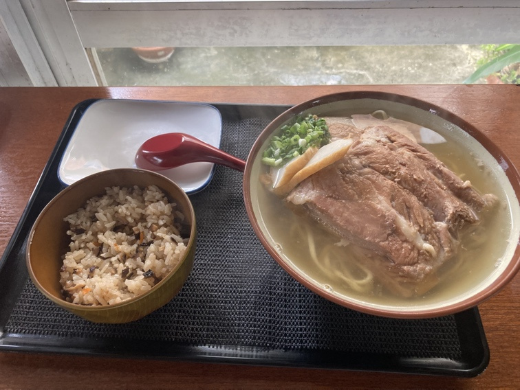 おススメの沖縄そば屋の画像