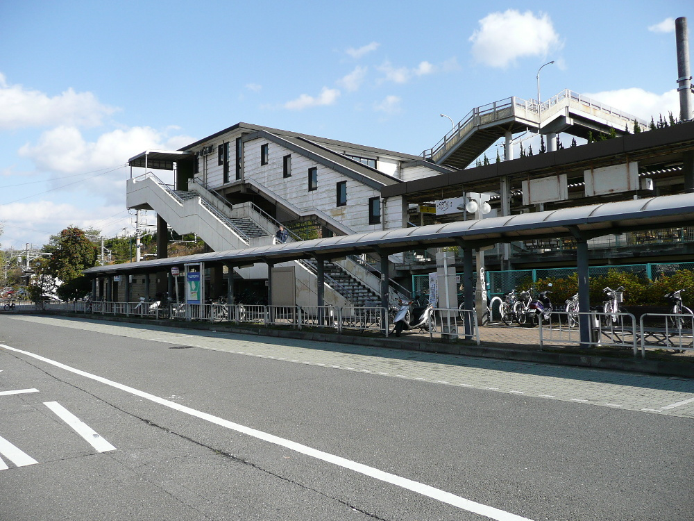 JR関西本線　平城山駅（ならやまえき）の画像