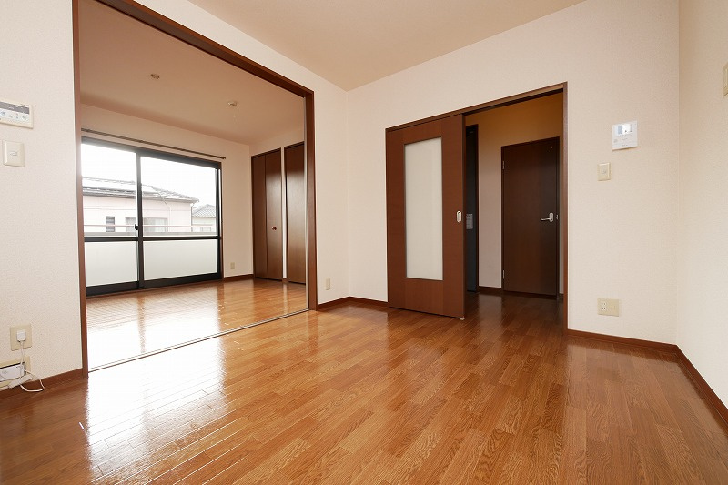 賃貸の梅雨時期は換気方法がポイント！部屋の使い方や湿気対策をご紹介の画像