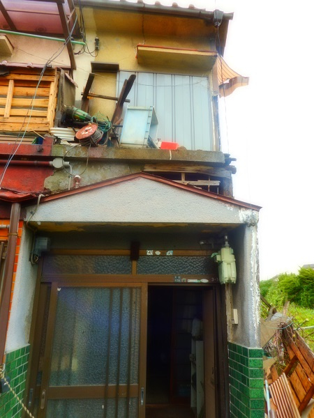 明らかに傾いている家を売るなら＜大阪市内＞の画像