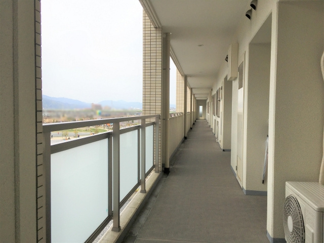 空き家のマンションを放置するデメリットは？売却のメリットと注意点も解説