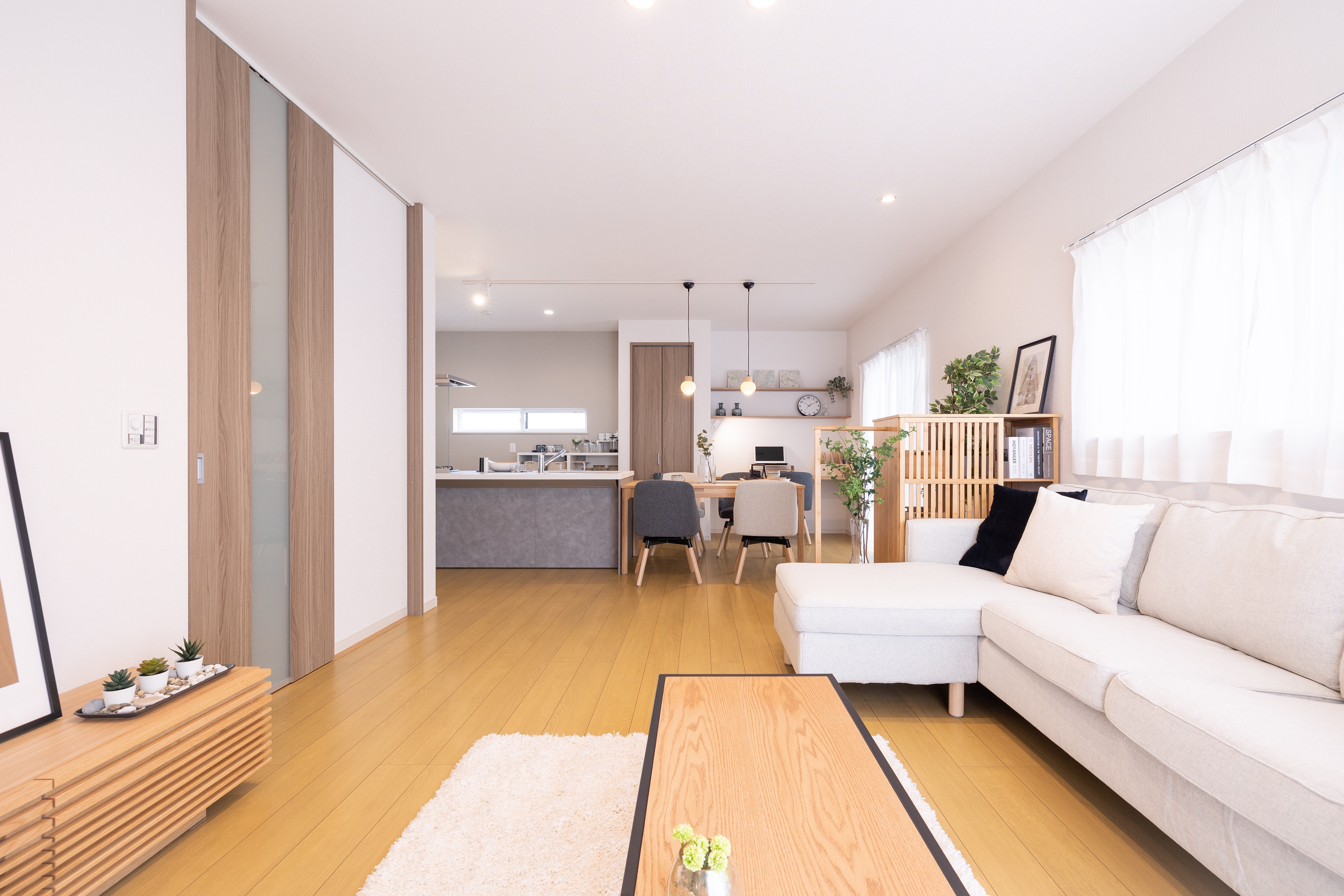 【堺市 見守れる間取りの家】リビングから全体を見渡せる安心設計の画像