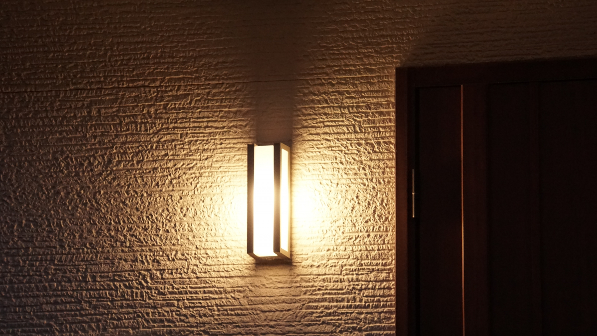 マイホームに人感センサーライトは必要？メリットやデメリットも紹介の画像