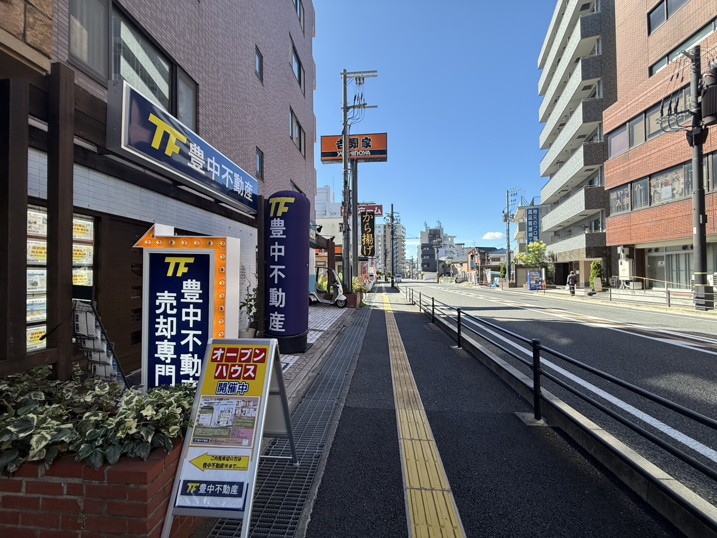 投票日のせいか街は静かです、、の画像