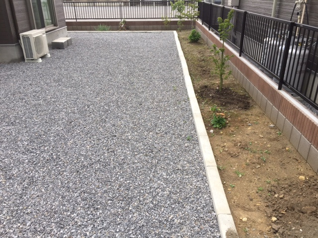 お庭砕石敷き・地先ブロック工事 | お家の事ならハンディホームの画像