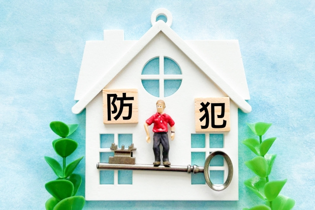 賃貸で玄関に補助錠を取り付ける際には許可が必要？鍵の種類や場所も解説