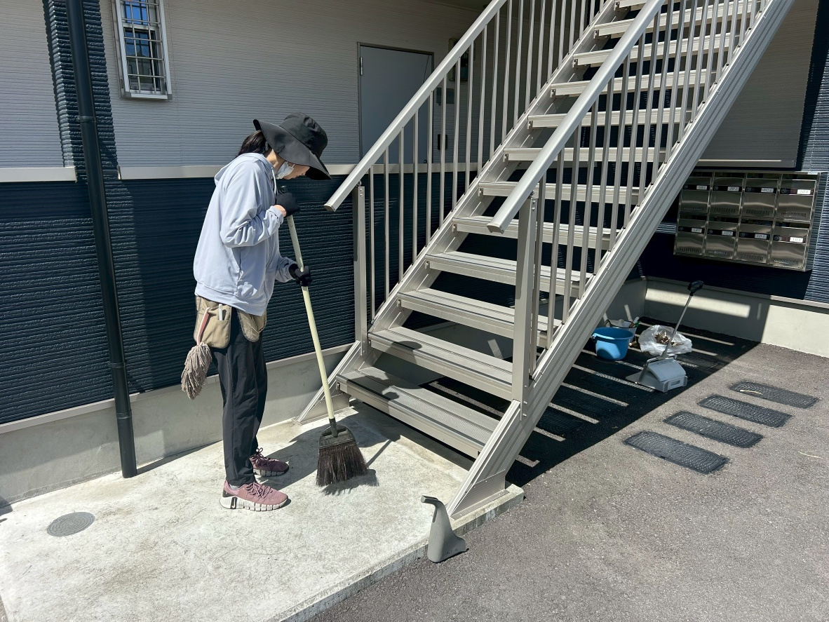 お盆前に感謝を込めて！スタッフ全員で行う賃貸物件の「お盆前清掃」の画像