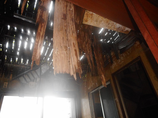 車が通れない前道が狭いボロボロ空き家の処分をお願いしたいが・・の画像