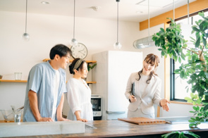 内見と内覧の違いについて！見学時のチェックポイントや当日の流れも解説の画像