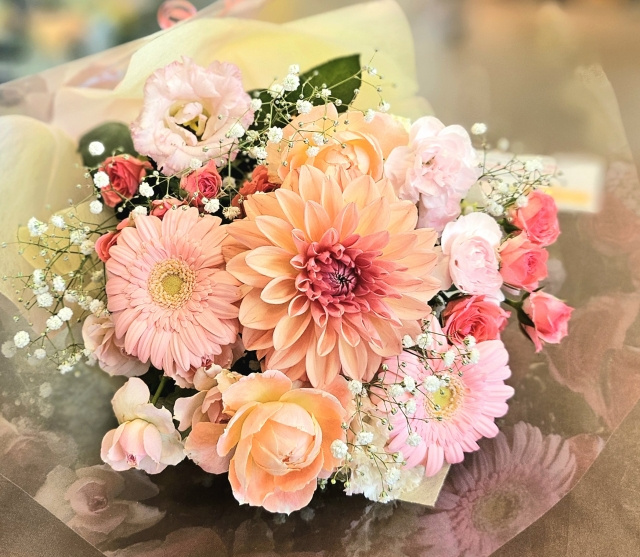 好きな花をプレゼントに選ぶならどれがおすすめ？特別感ある贈り方や花選びのコツも紹介の画像