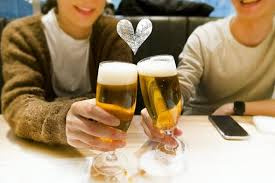 8月24日は“愛酒の日”！飲み物トークで一息つきましょうの画像