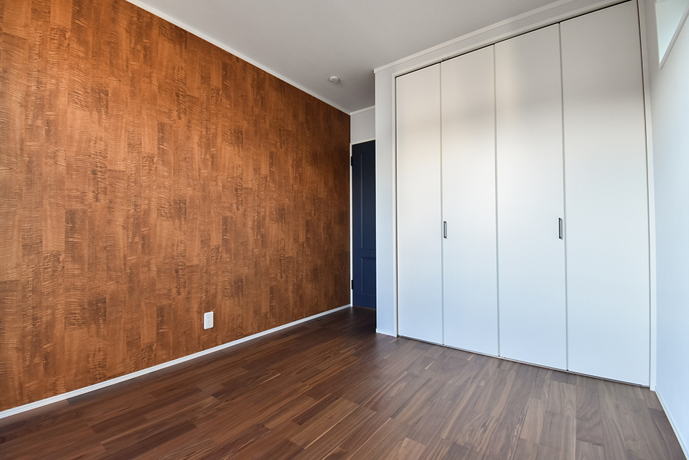 テイストの違う木目のクロス