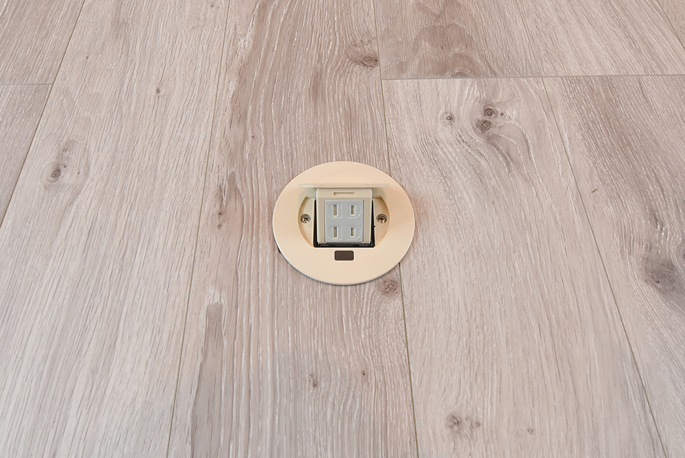 フロアコンセント