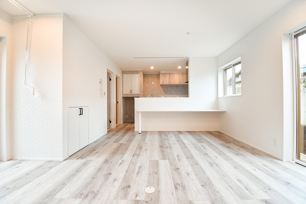 効率的な家事動線で暮らしやすい、ナチュラルシックなデザインの明るい家