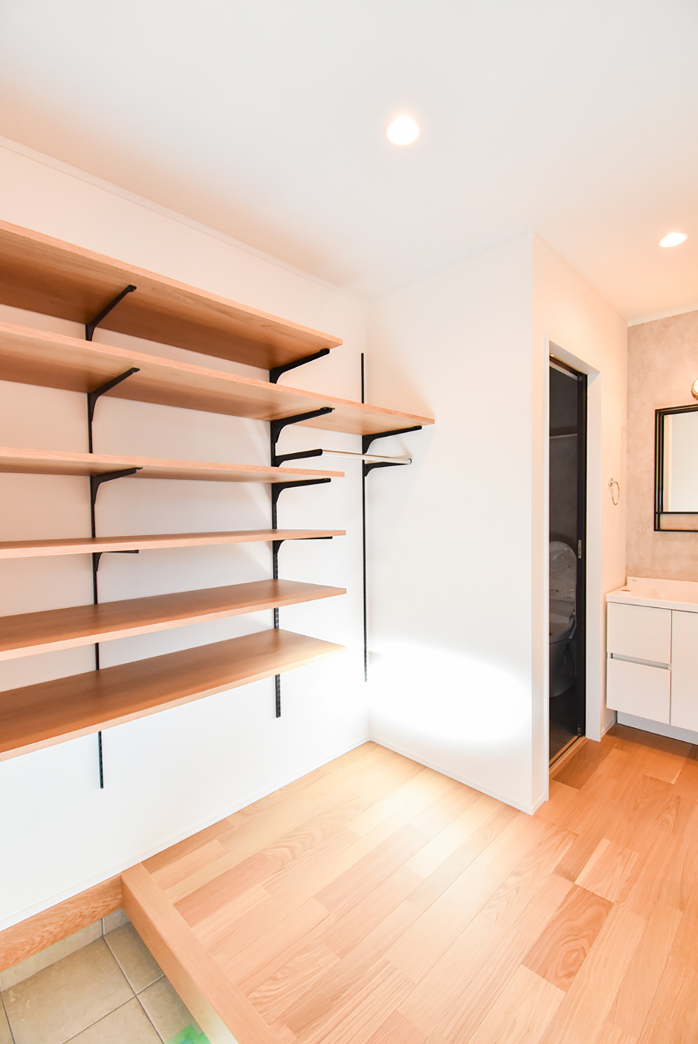 玄関土間からアクセスできる洗面