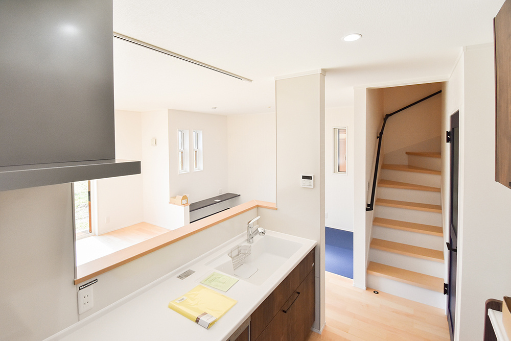 カウンターキッチン・リビングイン階段