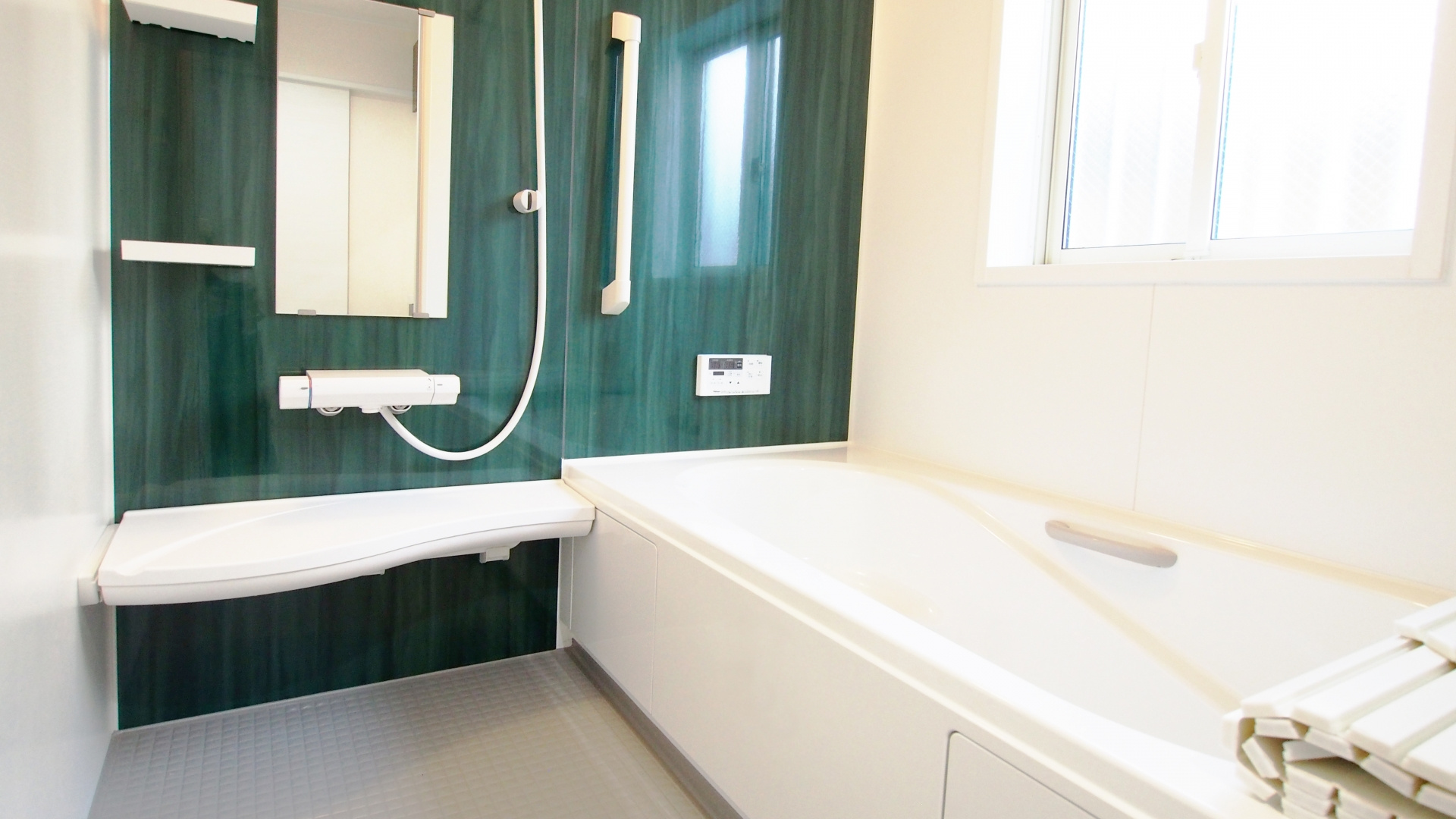 浴室設備選びで防汚機能は必要?浴室乾燥やミストサウナ鏡の特徴も紹介の画像