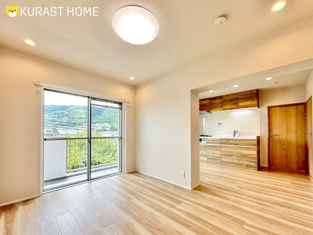チェリー材風のナチュラルデザインがかわいいシンプルスタイル◎コンパクト＆風通しの良い間取りのリノベマンション―円明寺ヶ丘団地D棟3階―の画像