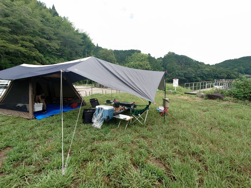 夏のキャンプの必需品の画像