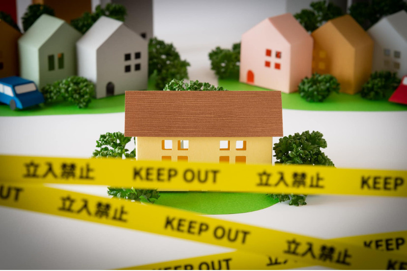 事故物件を表す家の模型