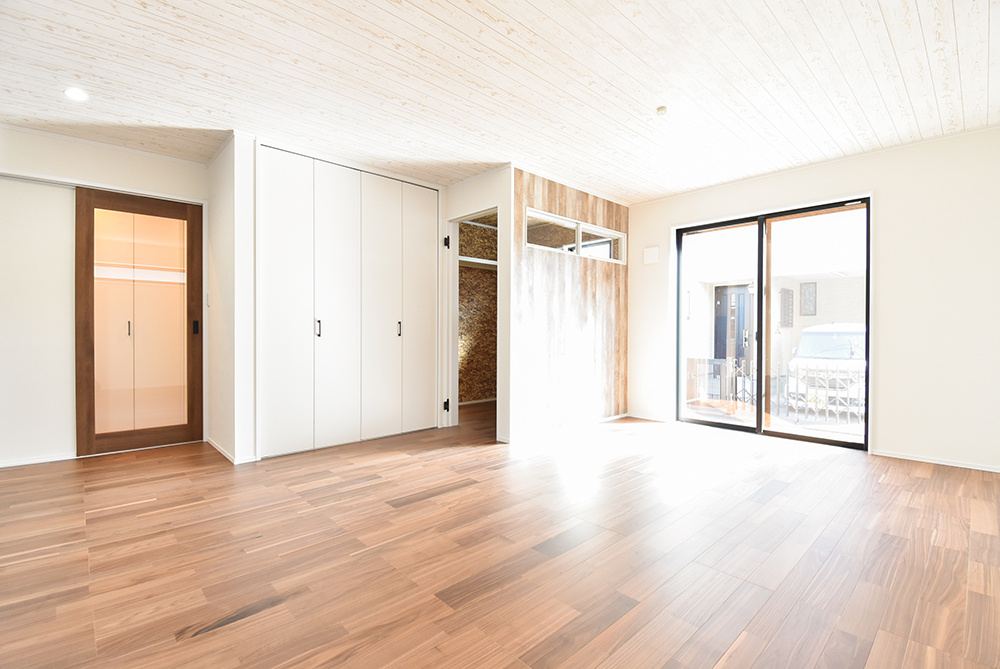 リビングにワークルームを併設した、家族との時間も仕事の時間も大切にできる家