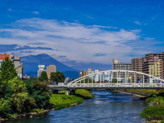 盛岡の商業施設と周辺不動産の関係の画像