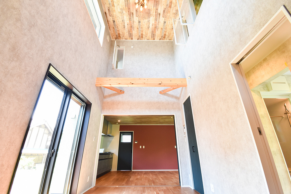 週末は果樹園や家庭菜園を楽しむ、自然と建築が調和した心安らぐセカンドハウス