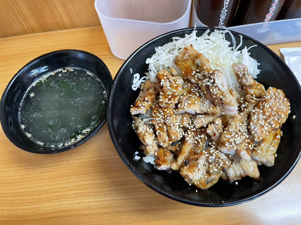 【阪急春日野道駅すぐ！】肉汁ジュワ～ッ✨禁断の「せせり丼」が最強すぎる！の画像