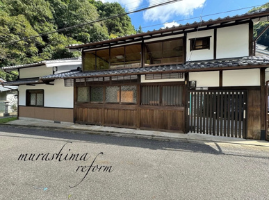 外壁塗装と玄関扉交換で見違えるように生まれ変わりました!の画像