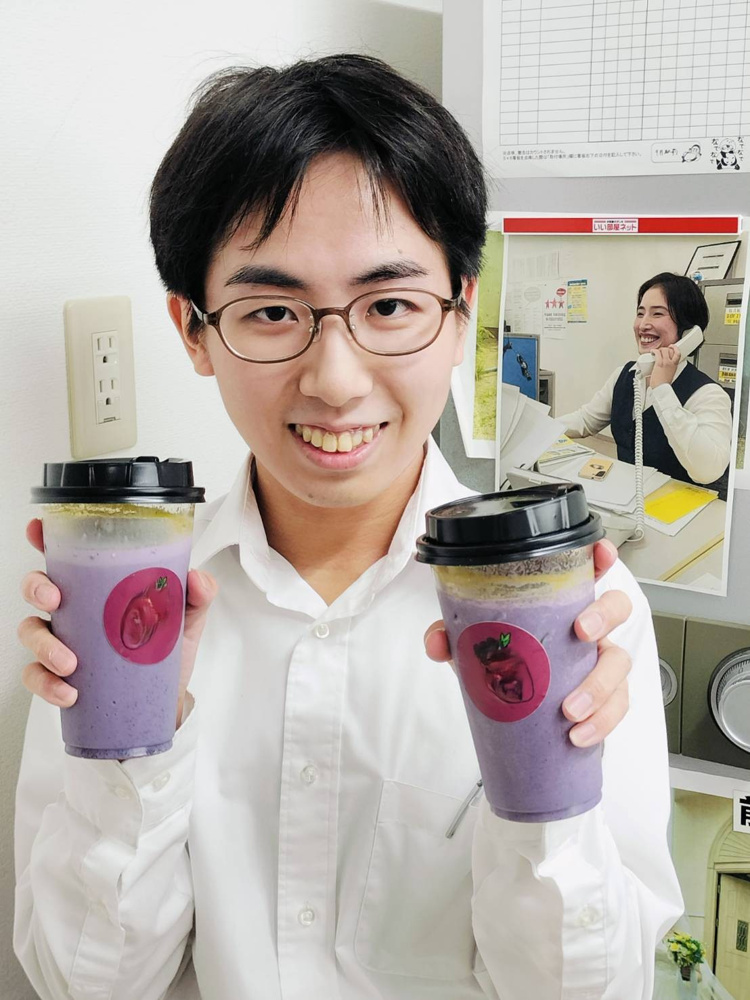 ブルーベリーみたいな色をした小さな巨人の画像