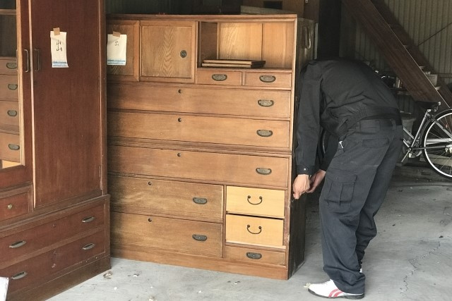 遺品整理の進め方は？不動産売却を見据えた対応策についても解説