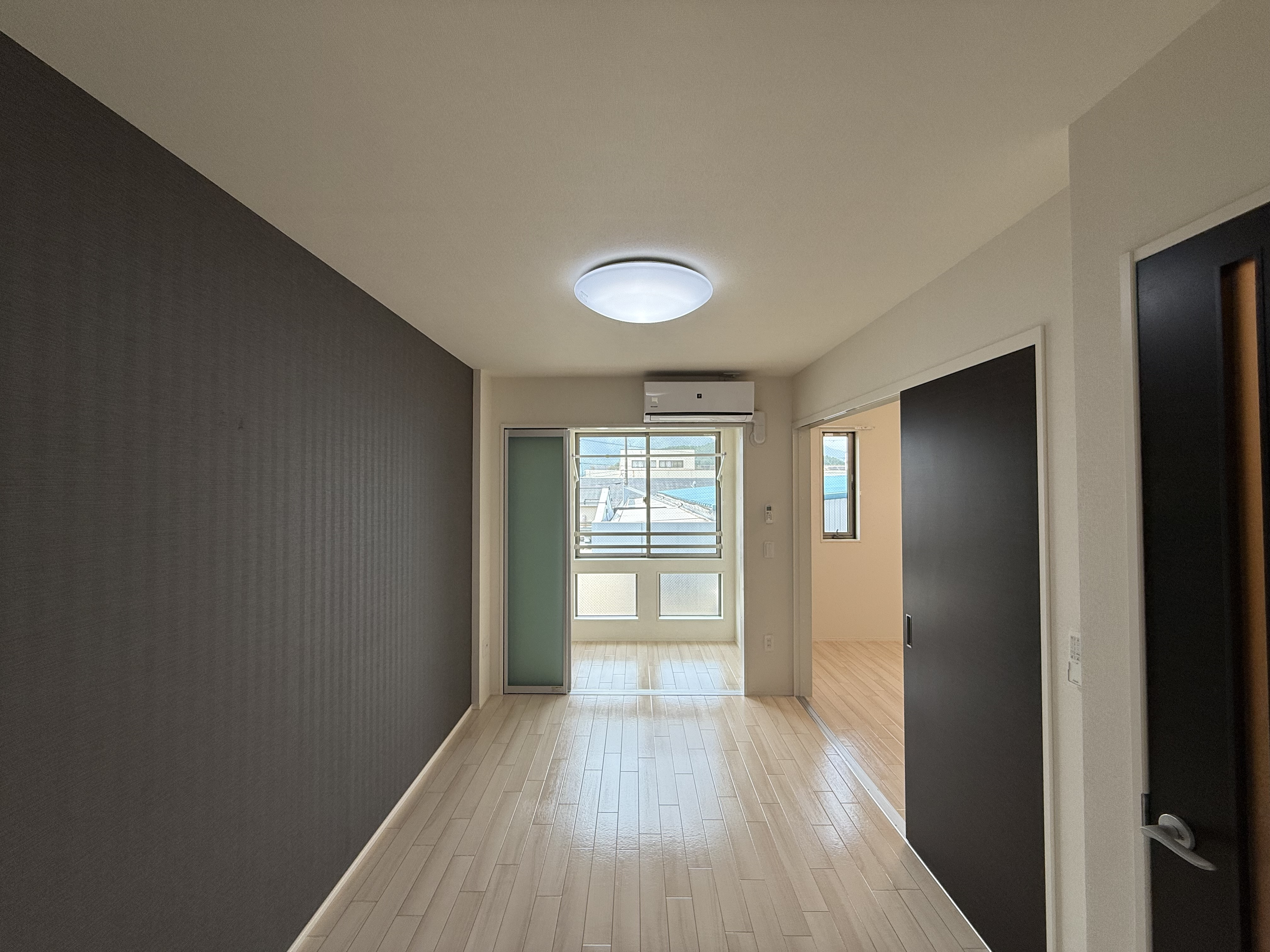 笑顔で迎えるお引き渡しの瞬間の画像