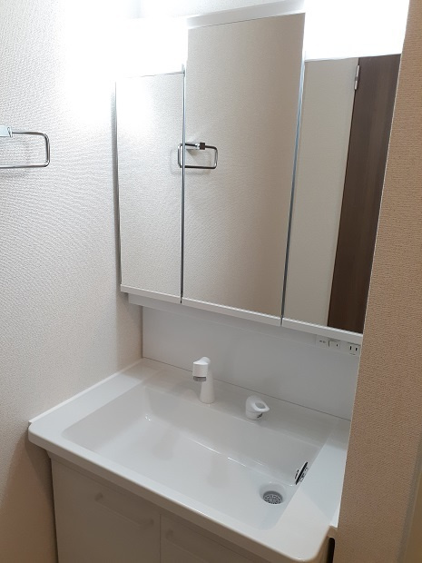 三面鏡付き洗面台