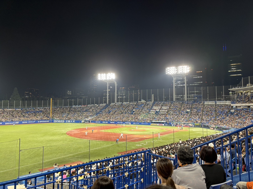 明治神宮球場　野球観戦の画像