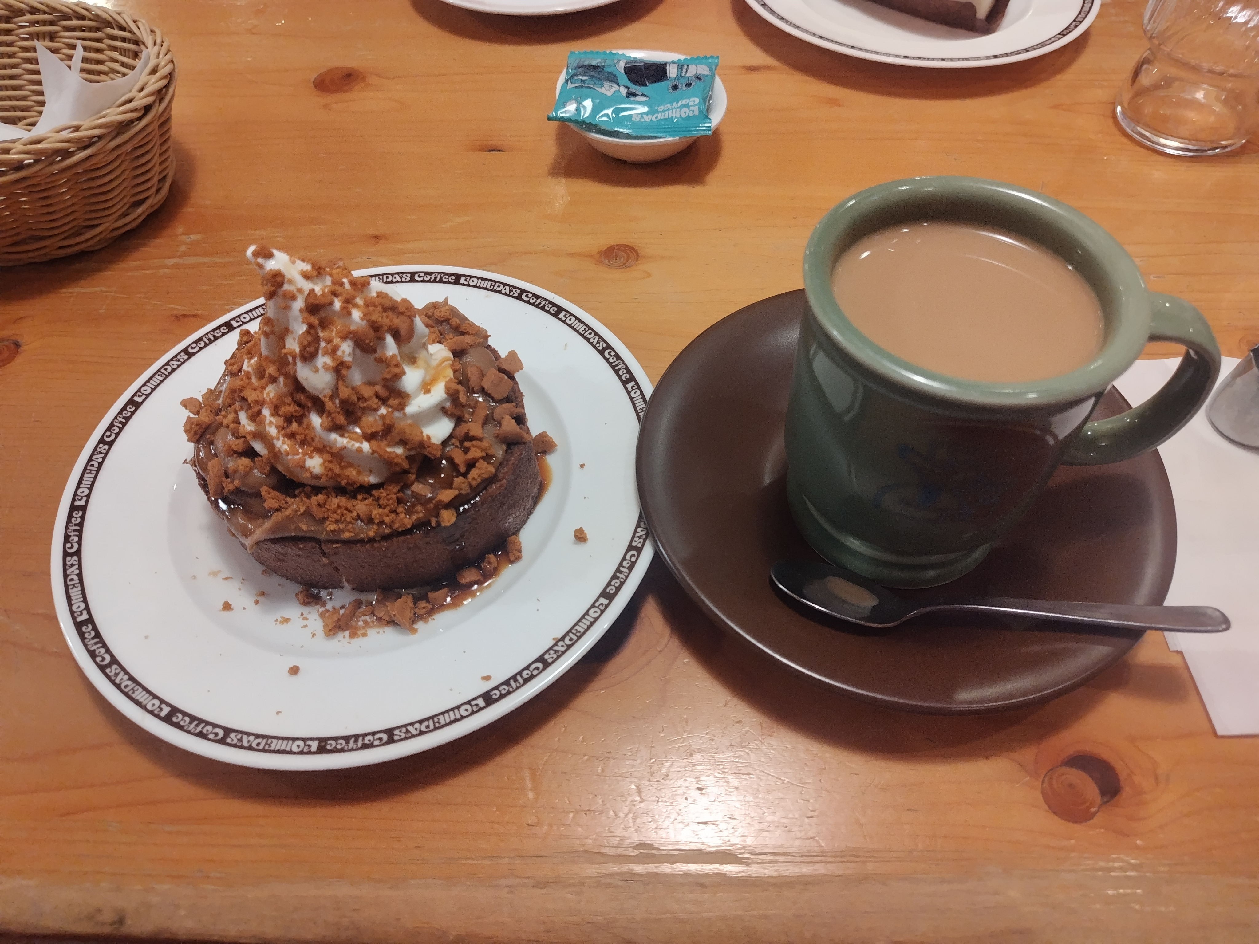 コメダ珈琲　お月見黒クロネージュ