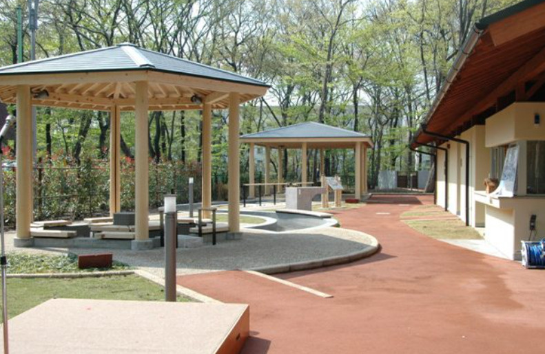 小平市の癒しスポットこもれびの足湯とは？家族で楽しむ方法も紹介の画像