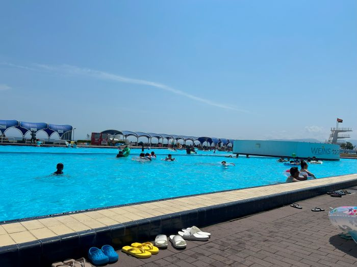 プール遊びの画像