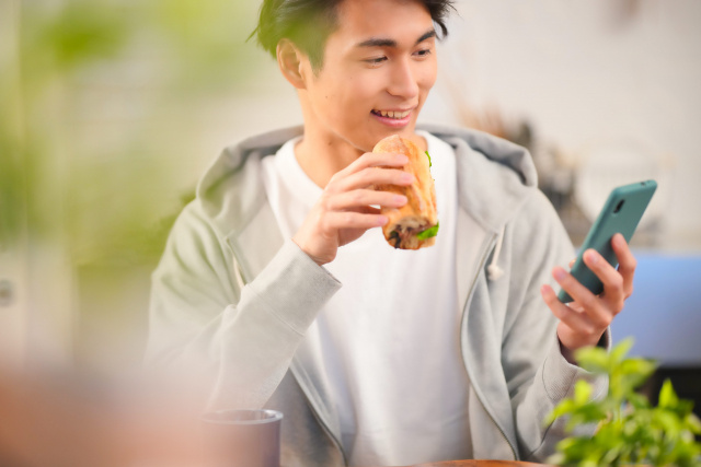 大学生の一人暮らしは大変？生活費の目安やメリットについても解説