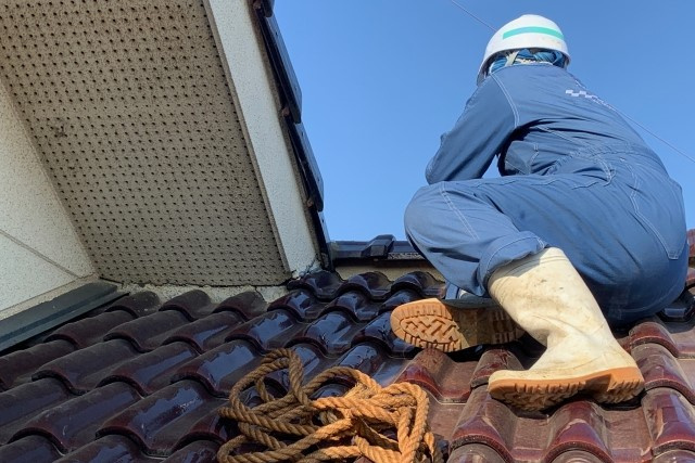 一戸建ての屋根修理の時期は？費用の目安や保険の使い方も解説