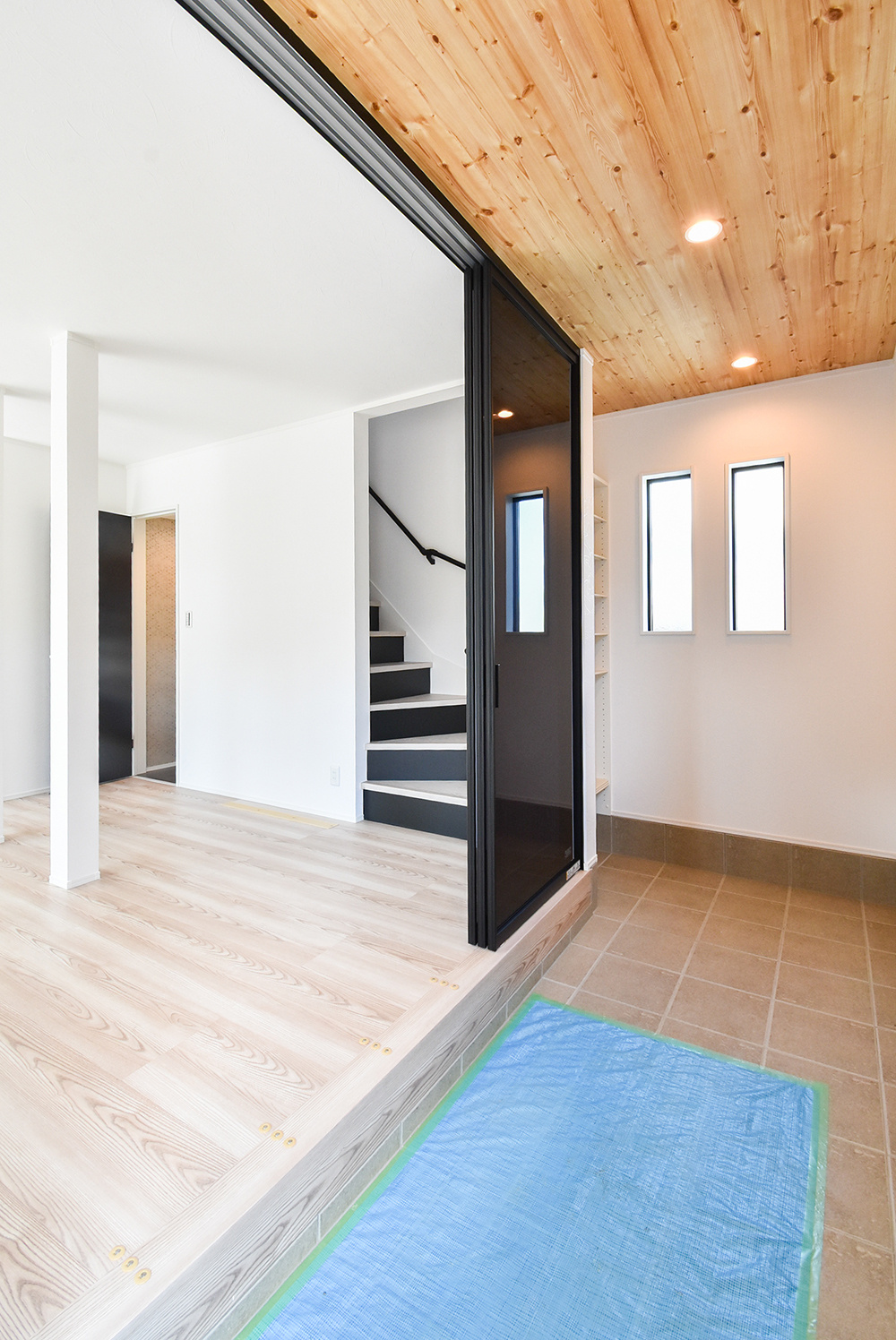 玄関から直結のリビング