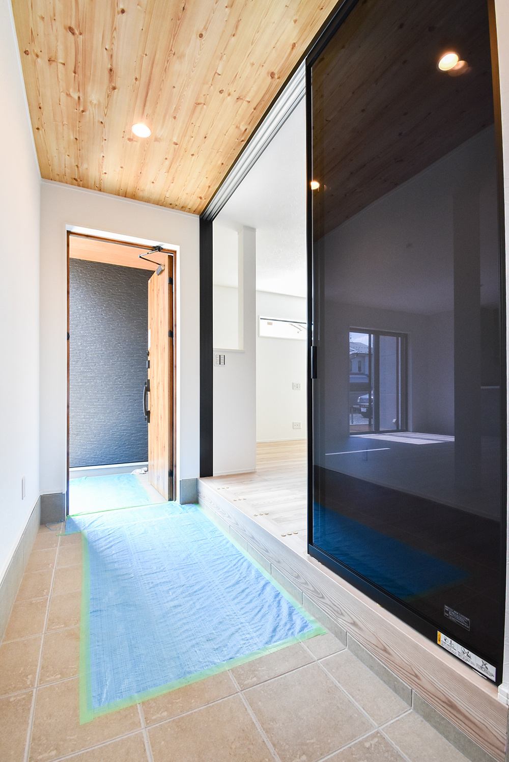 玄関から直結のリビング