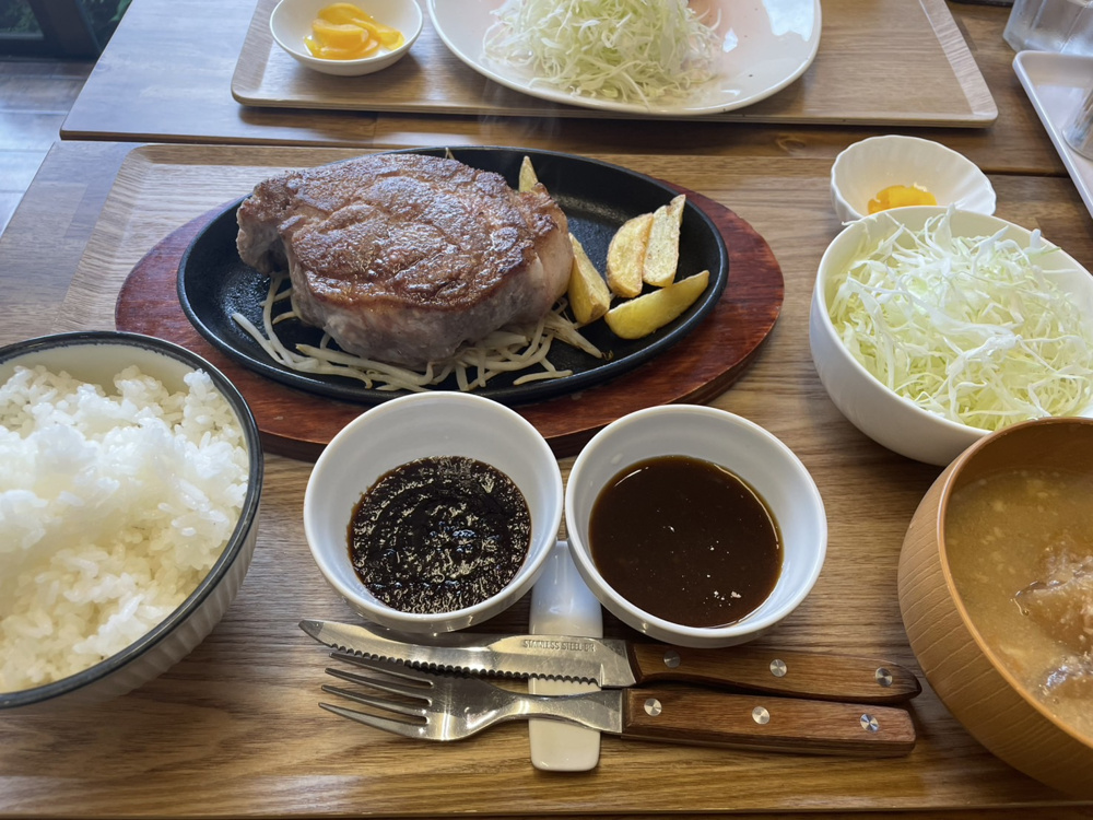 めっちゃでかいポークステーキの画像