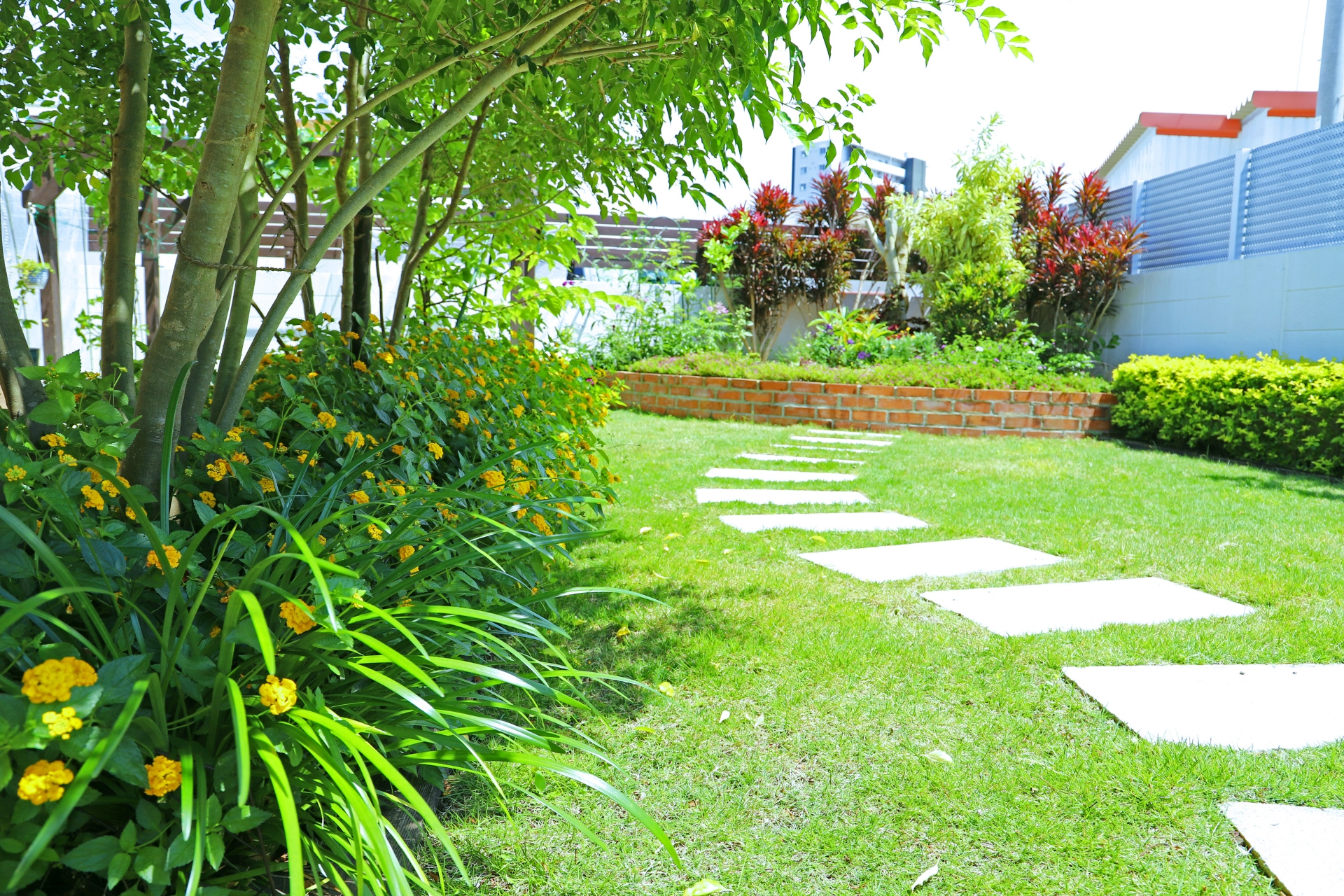 庭付きの一戸建てのメリット！手入れの負担や活用法についても解説の画像