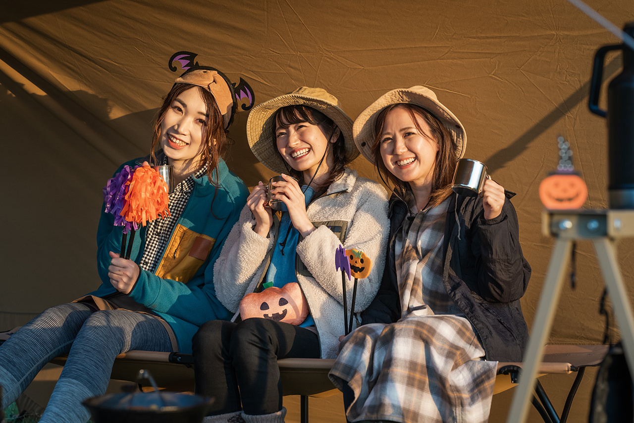 小物と照明で簡単に！おしゃれな“おうちハロウィン”の作り方の画像