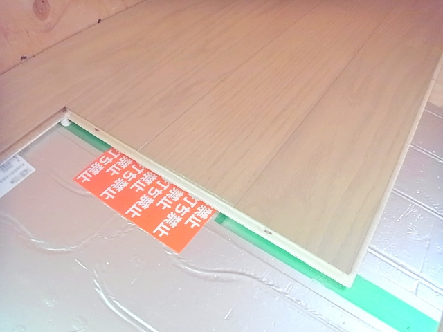 床暖房はリノベーションで後付けできる？施工方法や費用相場についても解説の画像