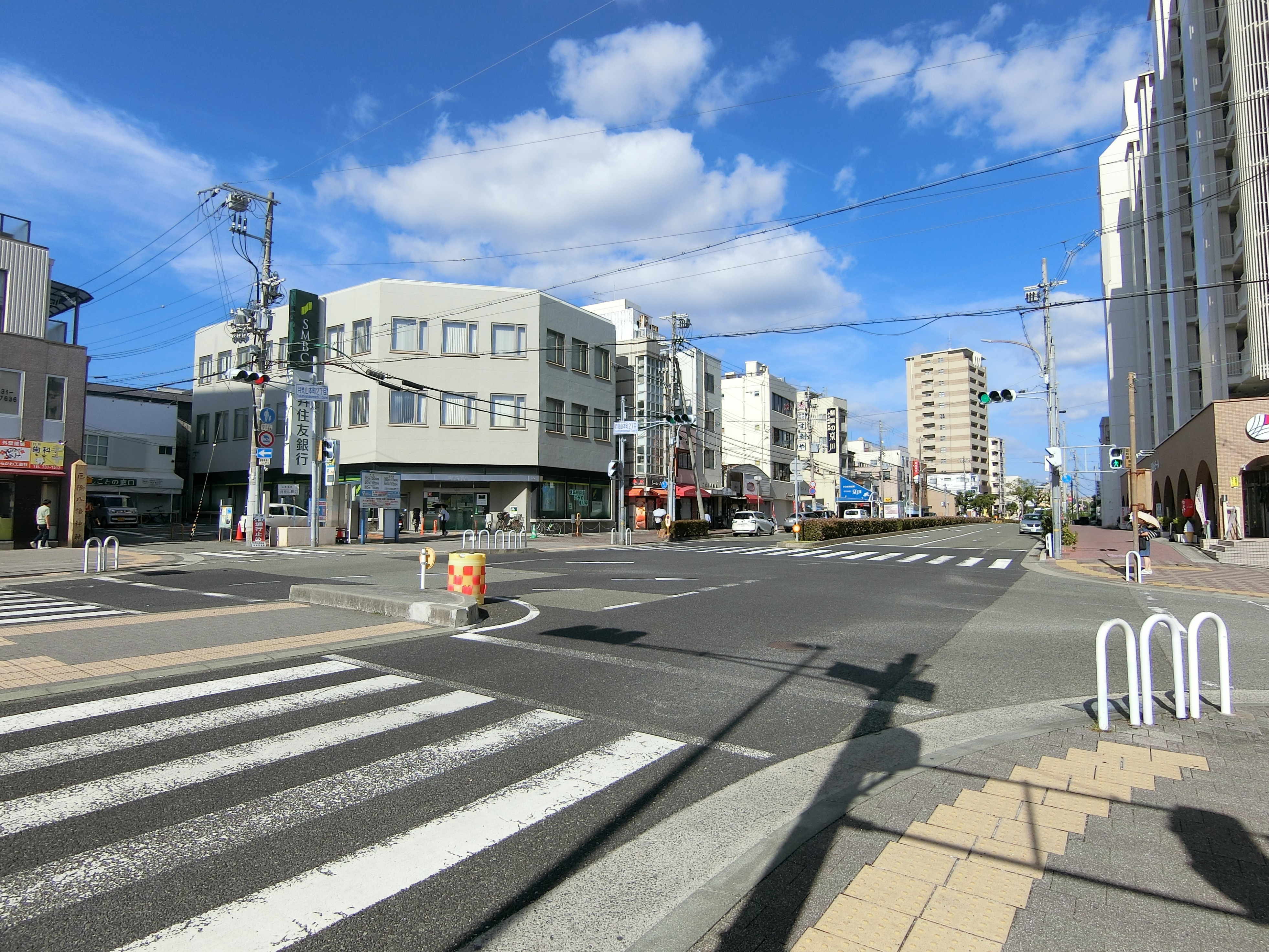 月見山駅街並み２
